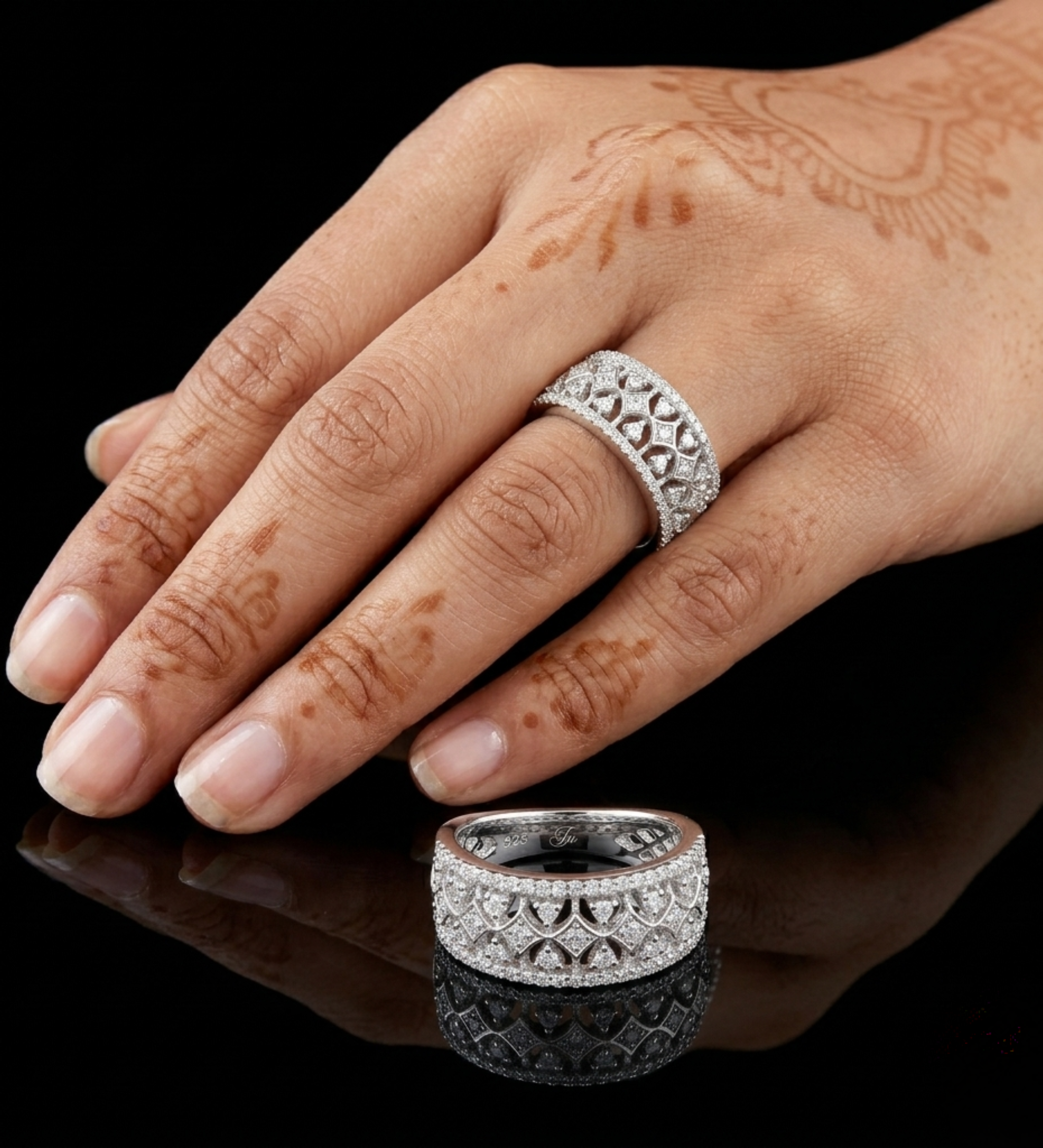 925 Silver Elegant Cutwork CZ Ring – Vintage-Inspired Band
